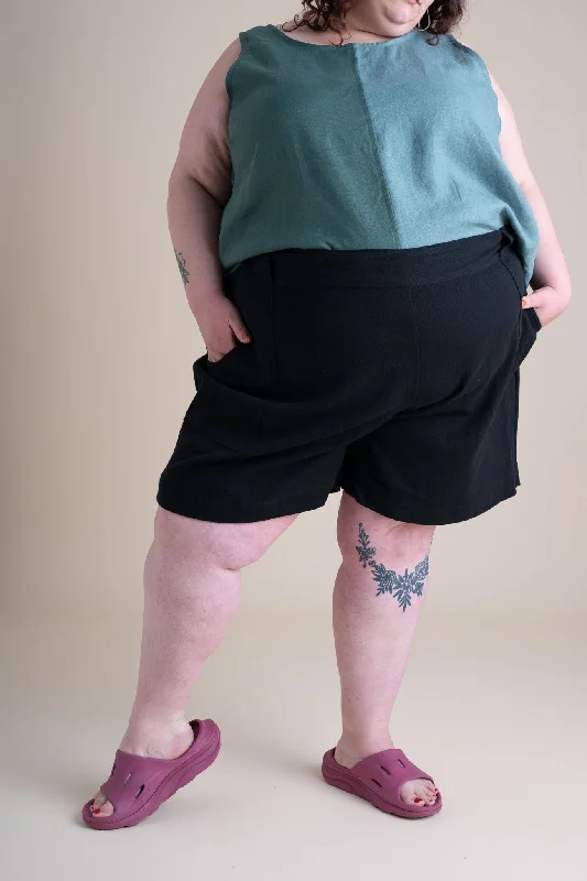 Gardenia Shorts in Black Textured Cotton